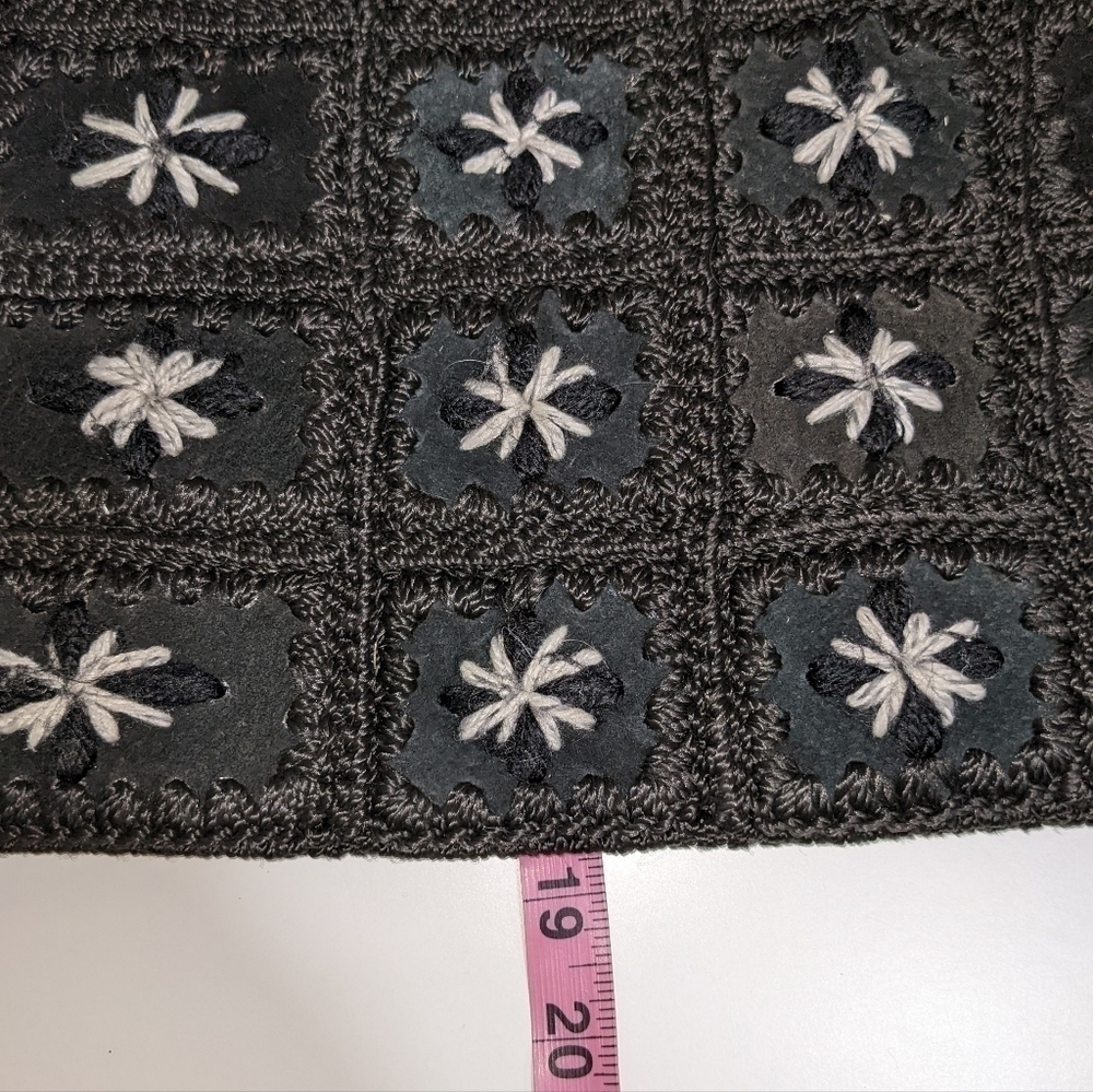 'Sequoia' Floral Crochet Purse With Leather Strap By The Sak - Picture 8 of 11